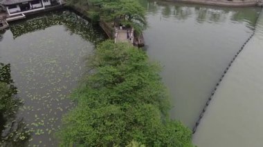 Wuxi Jiangsu bölgesindeki çarpıcı Taihu Gölü 'nün havadan görünüşü. Yüksek kalite 4k görüntü