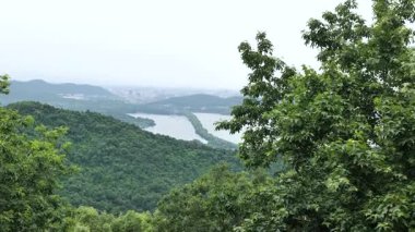 Çin 'in Zhejiang Eyaleti, Hangzhou' daki West Lake Scenic Area Havacılık Manzarası. Yüksek kalite 4k görüntü