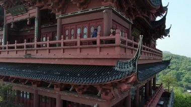 Şehir Tanrısı Pavilion 'un Modelleri' nin batı Hangzhou Gölü 'nün manzarası. Yüksek kalite 4k görüntü