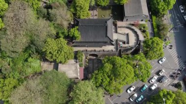 Batı Gölü, Hangzhou, Çin 'deki doğal manzara ve tekne manzarası. Yüksek kalite 4K görüntü. Yüksek kalite 4k görüntü