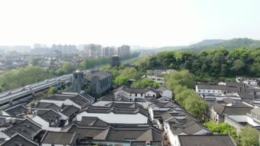 Batı Gölü, Hangzhou, Çin 'deki doğal manzara ve tekne manzarası. Yüksek kalite 4K görüntü. Yüksek kalite 4k görüntü