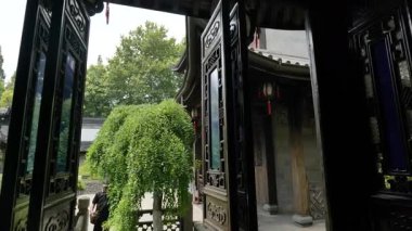 Hangzhou 'daki Hu Xueyan' ın eski konutunda geleneksel Çin mimarisi. Yüksek kalite 4k görüntü