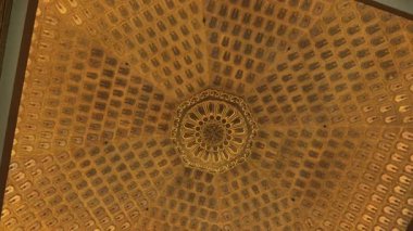 Leifeng Pagoda 'nın içinde ve batı gölündeki doğal manzara, Hangzhou, Çin. Yüksek kalite 4K görüntü. Yüksek kalite 4k görüntü