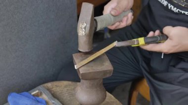 Gümüş mücevher işlemlerini başlat. Yüksek kalite 4k görüntü