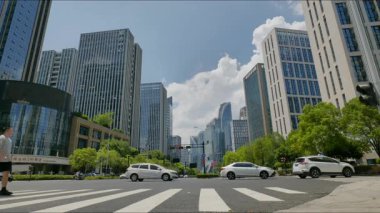 Şehir caddesinde zaman kaybı, Hangzhou, Zhejiang Eyaleti, Çin. Yüksek kalite 4k görüntü