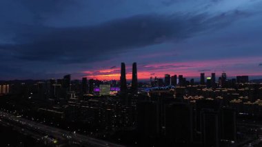 Şehirde günbatımının havadan görünüşü, Hangzhou Çin. Yüksek kalite 4k görüntü