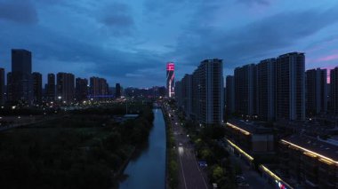 Şehirde günbatımının havadan görünüşü, Hangzhou Çin. Yüksek kalite 4k görüntü