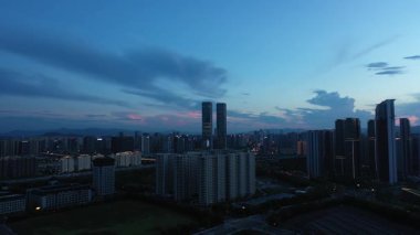 Şehirde günbatımının havadan görünüşü, Hangzhou Çin. Yüksek kalite 4k görüntü
