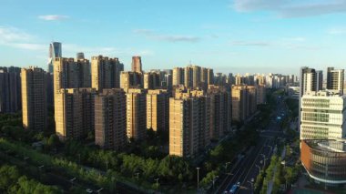 Şehirde günbatımının havadan görünüşü, Hangzhou Çin. Yüksek kalite 4k görüntü