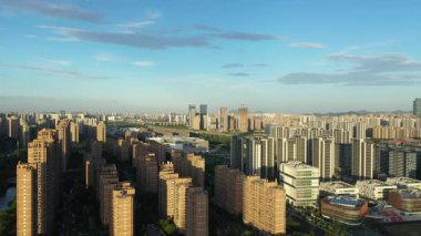 Şehirde günbatımının havadan görünüşü, Hangzhou Çin. Yüksek kalite 4k görüntü