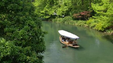 Batı Gölü kıyılarında korunmuş tarihi güzellik. Yüksek kalite 4k görüntü