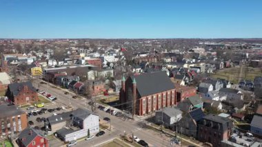 Kanada 'nın Prens Edward Adası' ndaki bir sahil şehri ve limanın havadan görüntüsü. Yüksek kalite fotoğraf