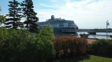 Kanada 'nın Prens Edward Adası' ndaki bir sahil şehri ve limanın havadan görüntüsü. Yüksek kalite fotoğraf