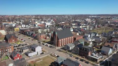 Kanada 'nın Prens Edward Adası' ndaki bir sahil şehri ve limanın havadan görüntüsü. Yüksek kalite fotoğraf