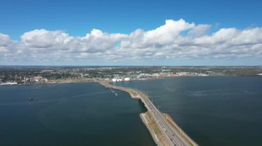 Straford Prensi Edward Adası 'ndaki köprünün hava görüntüsü. Yüksek kalite 4k görüntü