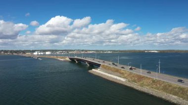 Straford Prensi Edward Adası 'ndaki köprünün hava görüntüsü. Yüksek kalite 4k görüntü