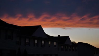 Gün batımında güzel bir gökyüzü. Yüksek kalite 4k görüntü