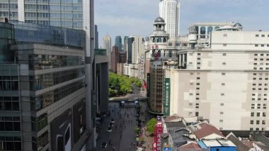 Şangay, Çin - 25 Kasım 2023 Nanjing Caddesi 'nin insansız hava aracı görüntüsü