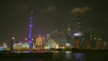 Shanghai Bund 'ın gece manzarasının zaman aşımı. Yüksek kalite 4k görüntü
