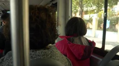 Şangay Çin 'de metro ve otobüsteki kalabalık. Yüksek kaliteli FullHD görüntüler