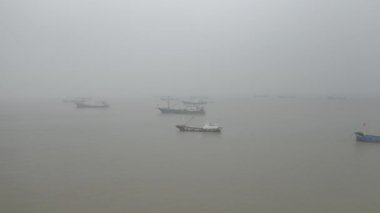 Yuhuan, Taizhou, Çin sahillerindeki balıkçı teknelerinin havadan görüntüsü. Yüksek kalite 4k görüntü