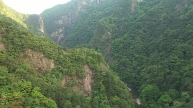 Nanxi Nehri 'nin Wenzhou, Zhejiang, Çin' deki turistik alanının doğal manzarası. Yüksek kalite 4k görüntü