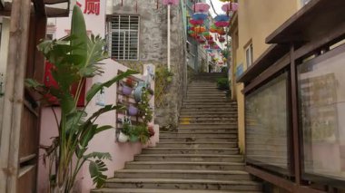 Taizhou, Zhejiang 'daki Yuhuan ilçesinde güzel kıyı manzaraları ve zengin deniz kültürü bulunur. Yüksek kalite 4k görüntü