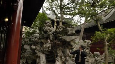 Şangay Yu Bahçesi 'ndeki doğal ve kültürel manzaralar. Yüksek kalite 4k görüntü