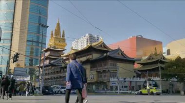 Jingan Tapınağı, Şangay 'daki mimari manzara. Yüksek kalite 4k görüntü