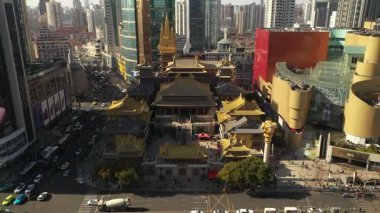 Jingan Tapınağı, Şangay 'daki mimari manzara. Yüksek kalite 4k görüntü