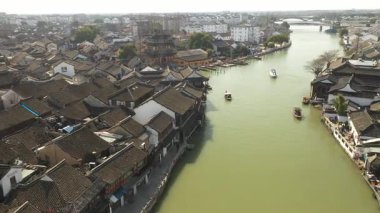 Zhujiajiao 'nun Şangay' daki eski kasabasının havadan görünüşü. Yüksek kalite 4k görüntü
