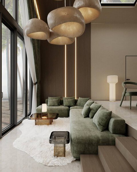 Современная тропическая гостиная с зеленым модульным диваном, видом на океан через панорамные окна и скульптурным потолочным освещением. Сложный, уютный и прибрежный дизайн идеально подходит для визуального оформления пляжной архитектуры.