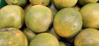 Satılık Medan portakal yığını