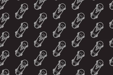 Ateş motifli kaykay. Siyah arka planda kusursuz çizgiler. Kaykay sporu ve paten parçaları mağazası ürünleri için alev işlemeli kaykay.