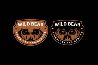 Çam ağaçlı ayılar. Rozet logo vektör tasarımı. Macera, açık hava ve avlanma için ayarlandı. Kahverengi ayı başlı hayvan amblem amblem grafik paketi. Grizzly Bear illüstrasyon element tasarımı