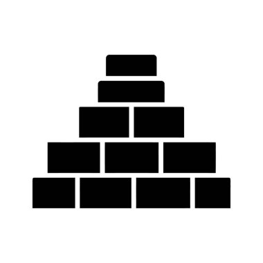 Beyaz arkaplana karşı piramit biçiminde düzenlenmiş basit bir siyah tuğla duvar.