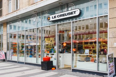Le Creuset mutfak gereçleri mağazasına giriş