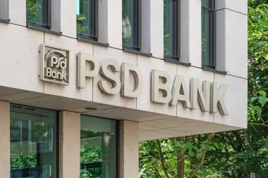 Modern PSD Bank logo ve cam pencereli şube cephesi