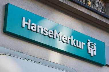 HanseMerkur logosu bir binanın ön cephesinde