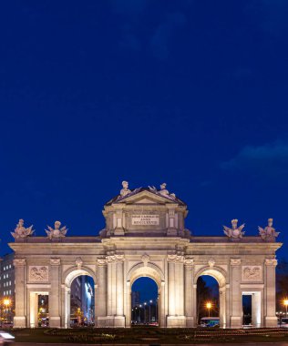 Madrid 'deki Alcala kapısı. Önemli sembol Madrid