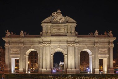 Madrid 'deki Alcala kapısı. Önemli sembol Madrid