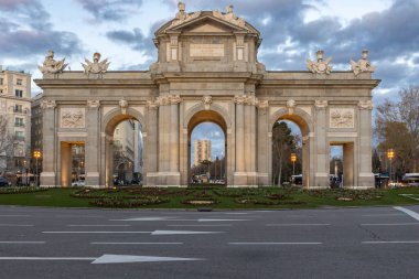 Madrid 'deki Alcala kapısı. Önemli sembol Madrid