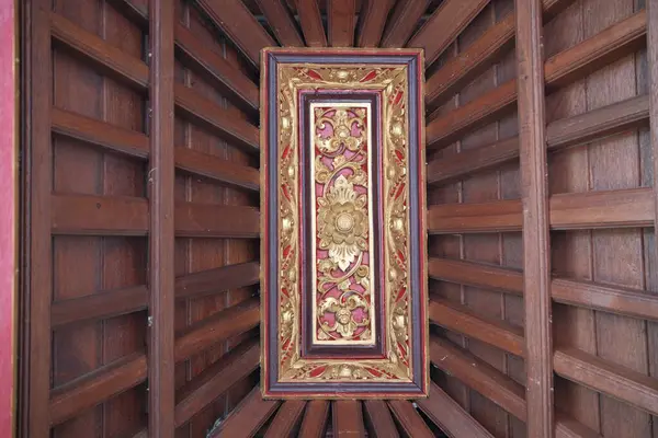 Geleneksel bir Bali Çatı İçinin Mimari Detayları