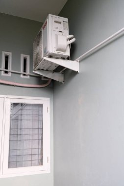 Pekanbaru, Endonezya - 12 Aralık 2024: Ev havalandırma ünitesine yakın çekim