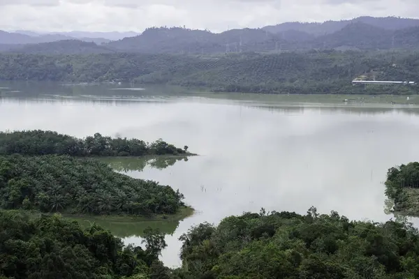 Koto Panjang Gölü 'nün güzel manzarası, Kampar, Riau.