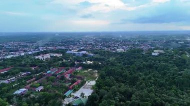 Pekanbaru, Endonezya - 9 Mart 2025: Rumbai 'nin Kaharudin Nasution Stadyumu' ndan insansız hava aracı görüntüleri