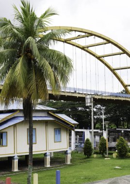 Riau, Endonezya - 29 Ocak 2025: Tuan Kadi 'nin Pekanbaru' daki tarihi evinin portresi.