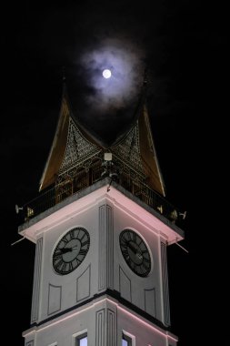 Batı Sumatera, Endonezya - 18 Eylül 2024: Bukittinggi City 'de Jam Gadang veya Saat Kulesi' nin yakın çekimi.