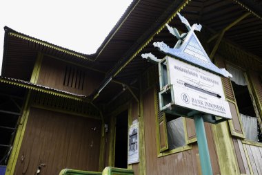 Pekanbaru, Endonezya - 29 Ocak 2025: Eski bir Riau Malay geleneksel evi, Kampung Bandar Tenun Evi