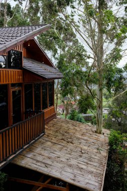 Alahan Panjang 'daki güzel villa manzarası.